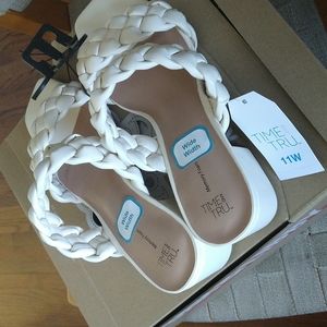 Shoes heels size 11wide width color Bone